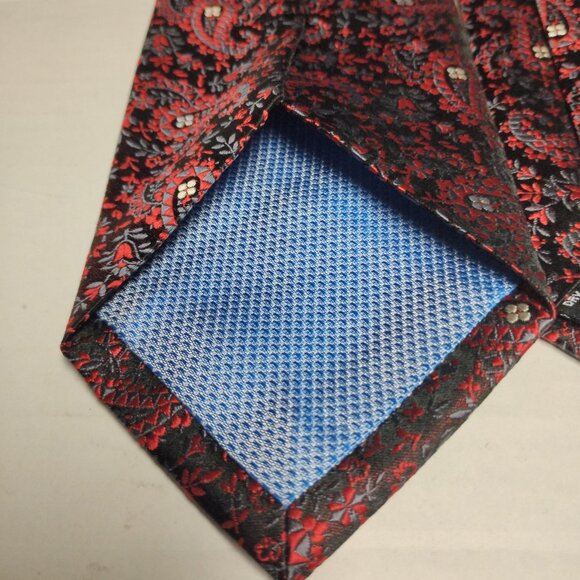 ❤️NWOT TRUE FORUM ~ 100% Silk Tie ~ Paisley Red Black Gray ~ Hand Made - Picture 5 of 6